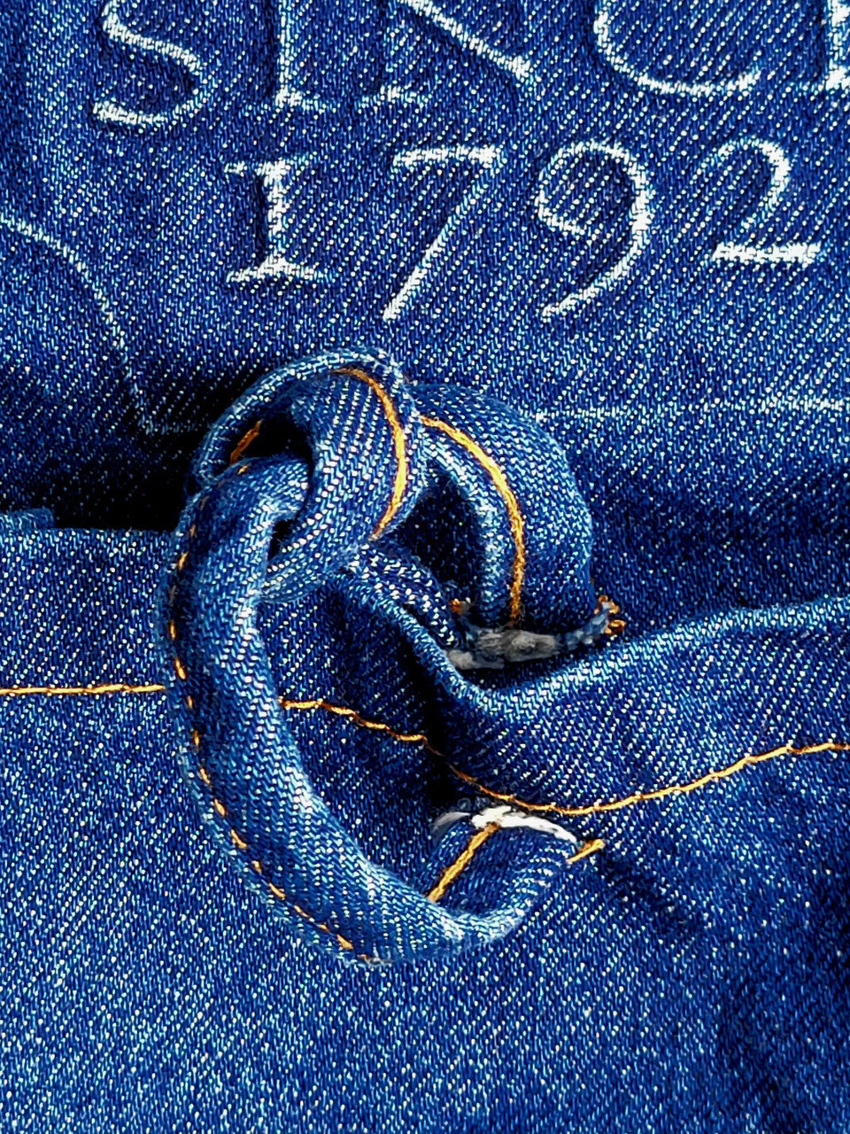 a close up of the pocket tie on the gathering apron